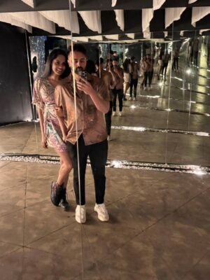 Karthika Nair Instagram - Too lazy to make any cute reels so here's some super random photo dump🥂
Here's to making each other glow as we grow...
Thank you to all the special souls in our life for being part of our fairytale journey💖✨🧿

2 years since #rohitchedkat