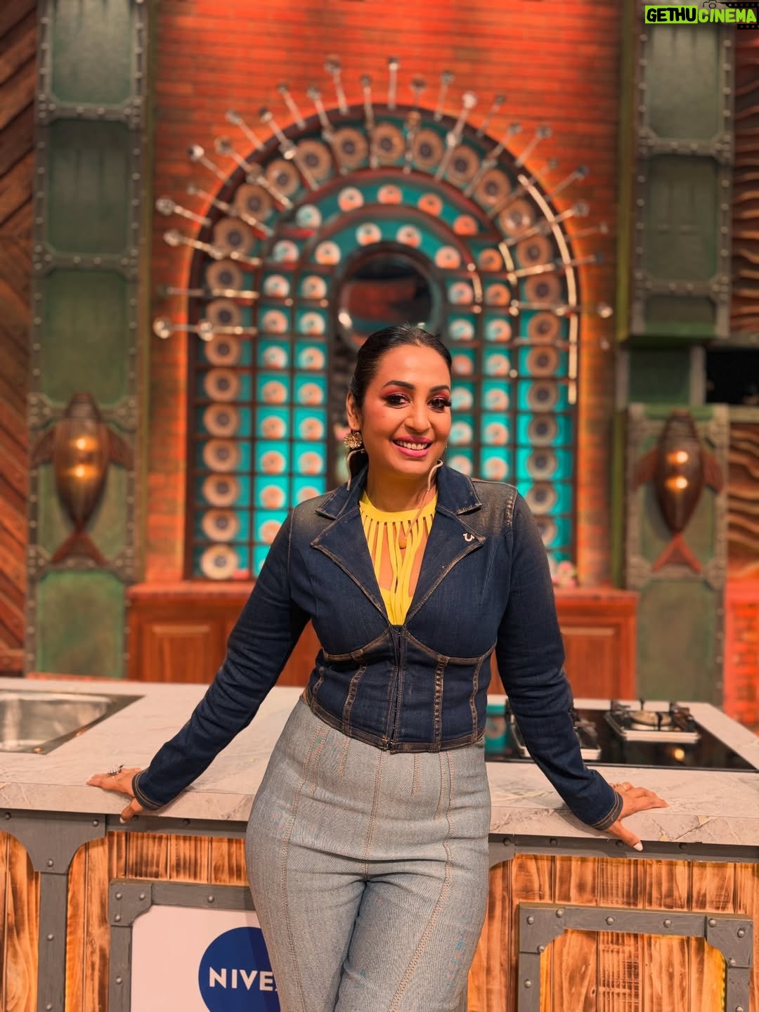 Kashmera Shah - 22.7K Likes - Just another day on #laughterchefs watch every Saturday and Sunday night at 9 PM only on Colors TV and Jio  @colorstv @jiohotstar make up by @shawnsmakeovers styling by @stylingbyvictor