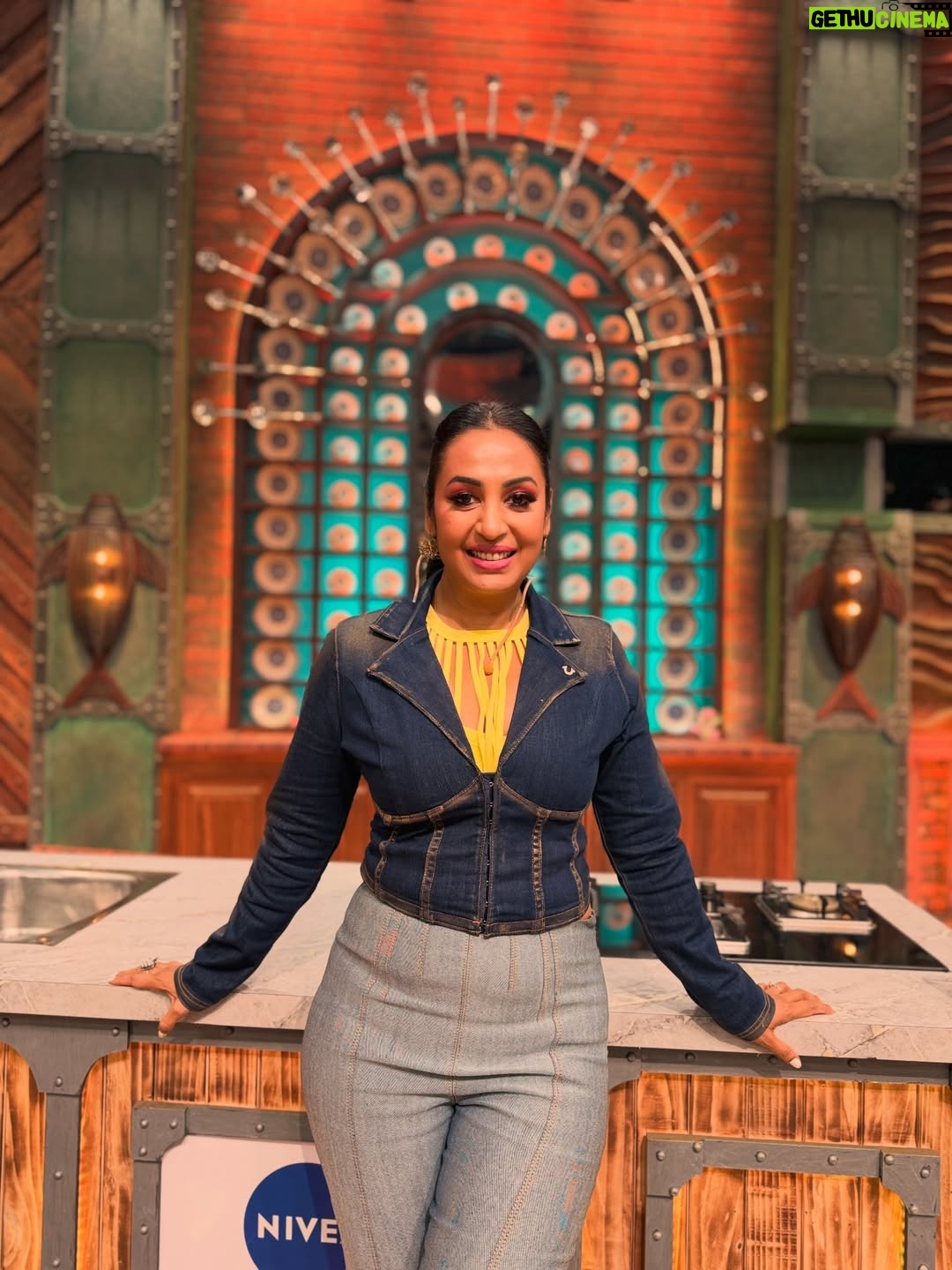 Kashmera Shah - 22.7K Likes - Just another day on #laughterchefs watch every Saturday and Sunday night at 9 PM only on Colors TV and Jio  @colorstv @jiohotstar make up by @shawnsmakeovers styling by @stylingbyvictor