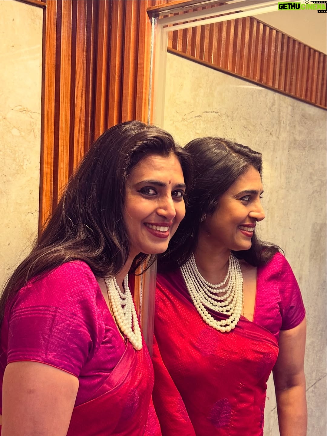 Kasthuri Shankar - 9.7K Likes - Mirror mirror on the wall .....

Photos :  @manick.vijayaragavan