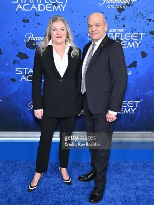 Kate Mulgrew Instagram - This past Tuesday, we gathered at the @amnh to celebrate the newest @startrek series, Starfleet Academy. My wonderful friend @robert_picardo is back, and I couldn't be more pleased for him and the rest of the cast. A fantastic premiere, with Holly Hunter in the big chair. 🫡 This cast is one to watch, they are a force.💫
Starfleet Academy debuts on January 15 on @paramountplus 🖖🏻 @nerdoutparamount
❤️🍀
📸Last pic by: Kristina Bumphrey