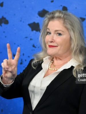 Kate Mulgrew Instagram - This past Tuesday, we gathered at the @amnh to celebrate the newest @startrek series, Starfleet Academy. My wonderful friend @robert_picardo is back, and I couldn't be more pleased for him and the rest of the cast. A fantastic premiere, with Holly Hunter in the big chair. 🫡 This cast is one to watch, they are a force.💫
Starfleet Academy debuts on January 15 on @paramountplus 🖖🏻 @nerdoutparamount
❤️🍀
📸Last pic by: Kristina Bumphrey