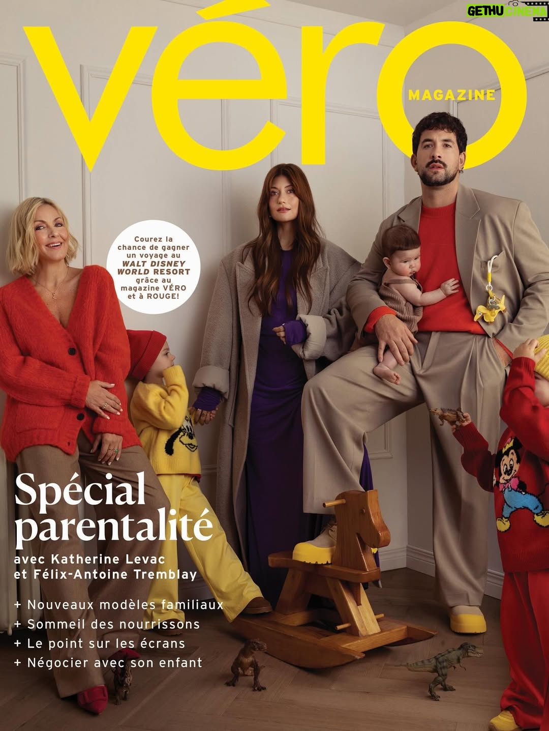 Katherine Levac - 10.7K Likes - Une initiative aussi touchante que nécessaire que cette édition du @magazine_vero sur les différents modèles familiaux. 

Reconnaissante et choyée d’avoir pu partager ce moment de discussions et de couches pleines de caca de lait, genre c’est même pas encore du vrai caca, avec mon ami mannequin @phoenixantoine que j’admire et j’affectionne.

La parentalité, si intime et universelle, ça nous chamboule d’amour et de défis. Je vais jamais arrêter d’en revenir, ni d’en parler, sorry hihi. 🦖

Photos : @andreanne_gauthier 
Styliste : @vangiroux
Mise en beauté et coiffure: @etiberger
Ongles : @nails_byelliek 
Rédactrice en chef : @theo_dc
Cheffe de contenu culture: @lauriedup
Directrice artistique : @mariemichele_leduc
Entrevue : @villeneuveemilie 
Cheffe de contenu style: @sostlo