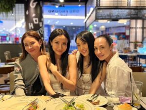 Katreeya English Instagram - Dinner together a couple of days before New Years☺️ 24 years and our friendship and our bond, is still as strong, if not stronger, as ever!!🥰 Love you my sisters, always and forever!!❤️🫶🏻 Wish you were here @jennyavafah !! We miss you so much!! ❤️ Happy New Year everyone!!🎉🎁🫶🏻 #2002ratree #2002ratreeforever #2002ราตรี  #bbfs #happyvibes