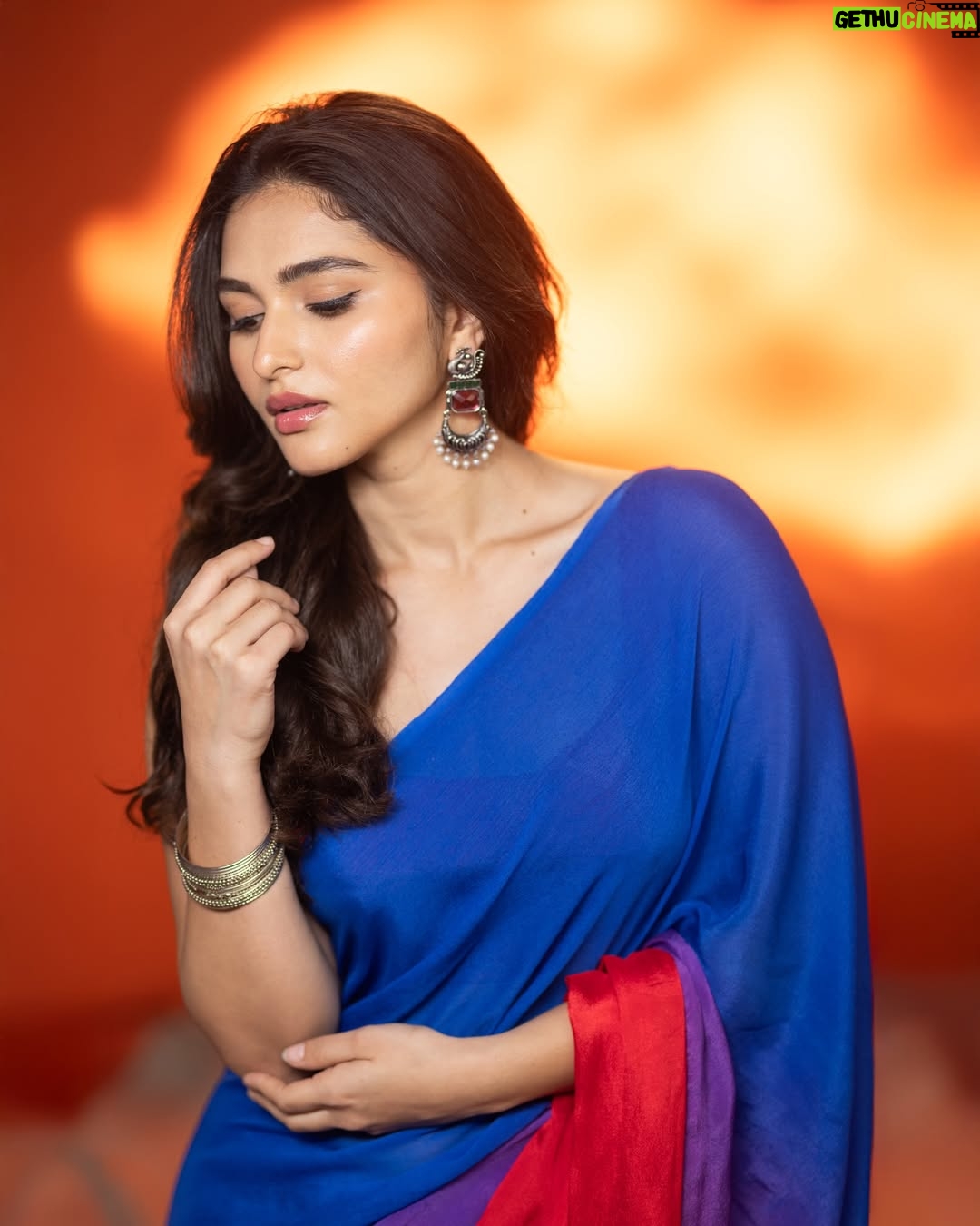 Kayadu Lohar - 343.1K Likes - 🦚 

Styled by - @thumu_bhavana 
Wearing - @navya.marouthu
Hair by - @adithya_jaykumar
Make up by - @vishaa_hairandmakeup
Shot by - @chinthuu_kliicks
Managed by - @theblinders.in
