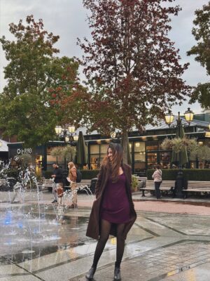 Keerthi Pandian Instagram - எல்லாம் பூவைக்காக தான்
பாடும் பாவைக்காக தான் 💃🏽 

#Netherlands #Fall