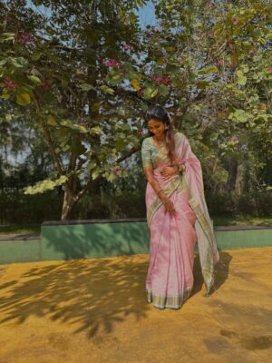 Keerthi Pandian Instagram - Pongal in #Erode ♥️ 

Best 📸 @ashokselvan 

#pink #saree #village #thottam