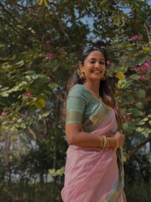 Keerthi Pandian Instagram - Pongal in #Erode ♥️ 

Best 📸 @ashokselvan 

#pink #saree #village #thottam