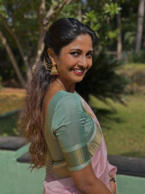 Keerthi Pandian Instagram - Pongal in #Erode ♥️ 

Best 📸 @ashokselvan 

#pink #saree #village #thottam