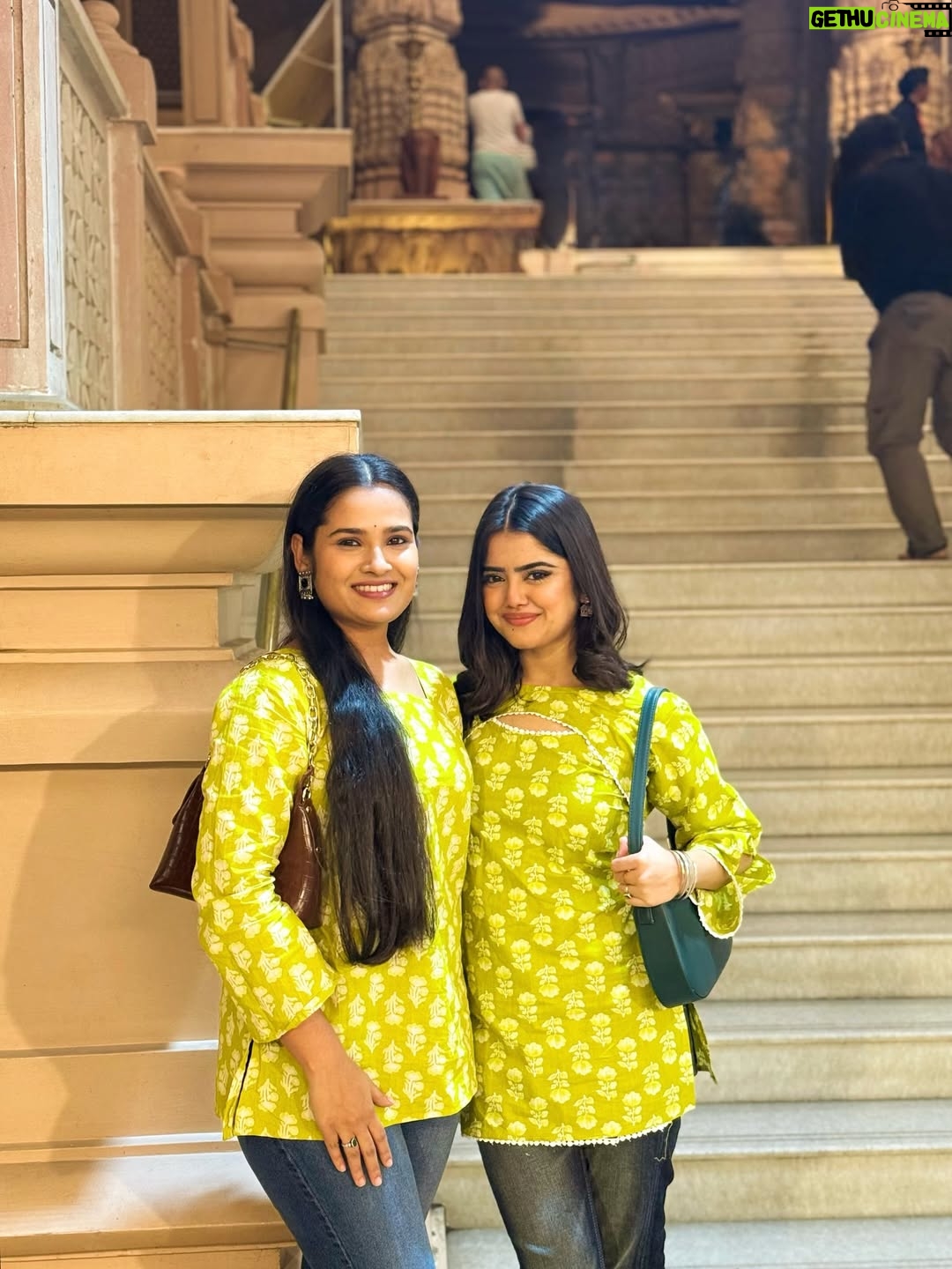 Ketaki Kulkarni - 15.2K Likes - Wrapped in divine peace ✨🤍
Ft. @sakshisubhash29 🫰🏼
[ Shri Krishna, Hare Krishna, Radhe Radhe, Iskon, temple, Hare Rama ]

#ketakikulkarni #harekrishna