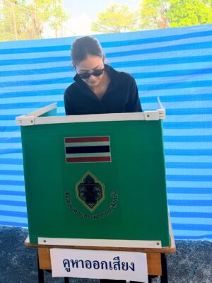 Khemupsorn Sirisukha Instagram - ทำหน้าที่ของเราในฐานะพลเมืองให้ดีที่สุด 🥹🙏🗳️🌟✨
VOTE DONE ✔️✔️✔️