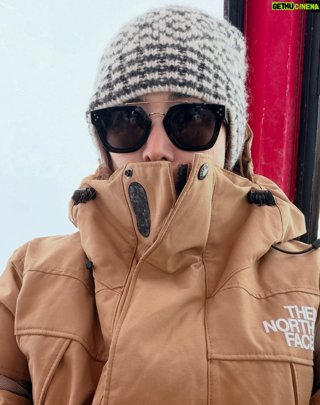 Khemupsorn Sirisukha - 12.4K Likes - ZAO – snow monsters
วิวระดับโลก
อุณหภูมิระดับนิ้วหาย 🥶❄️🤣

หนาวจนปวดนิ้ว
และแล้วนิ้วมือนิ้วเท้า
ก็ได้หายไปจากระบบ
ไม่ใช่ของเราอีกต่อไป 😌🧘🏻‍♀️😆🤣🥶❄️🧤