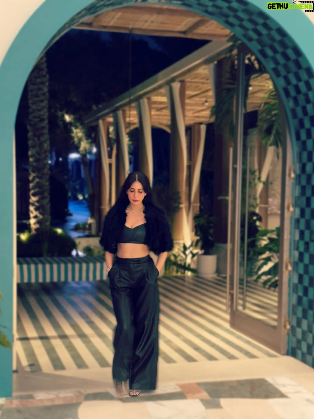 Kim Sharma - 6.8K Likes - #46👯👯🦾🧖🏻‍♀️💆🏻‍♀️🐭💅🏻🥚🎁🍳🐭🍱🍸🌈🍰 #iykyk🫵🏻