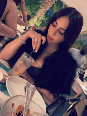 Kim Sharma Instagram - #46👯👯🦾🧖🏻‍♀️💆🏻‍♀️🐭💅🏻🥚🎁🍳🐭🍱🍸🌈🍰 #iykyk🫵🏻