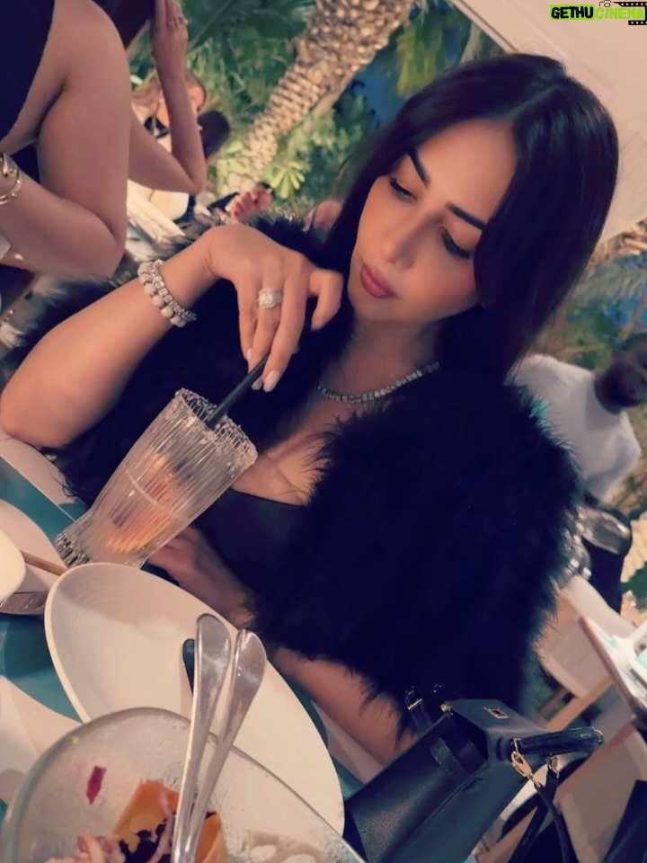 Kim Sharma - 6.8K Likes - #46👯👯🦾🧖🏻‍♀️💆🏻‍♀️🐭💅🏻🥚🎁🍳🐭🍱🍸🌈🍰 #iykyk🫵🏻