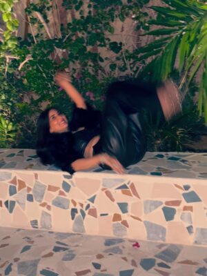 Kim Sharma Instagram - #46👯👯🦾🧖🏻‍♀️💆🏻‍♀️🐭💅🏻🥚🎁🍳🐭🍱🍸🌈🍰 #iykyk🫵🏻