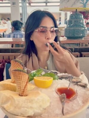 Kim Sharma Instagram - #46👯👯🦾🧖🏻‍♀️💆🏻‍♀️🐭💅🏻🥚🎁🍳🐭🍱🍸🌈🍰 #iykyk🫵🏻