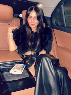 Kim Sharma Instagram - #46👯👯🦾🧖🏻‍♀️💆🏻‍♀️🐭💅🏻🥚🎁🍳🐭🍱🍸🌈🍰 #iykyk🫵🏻