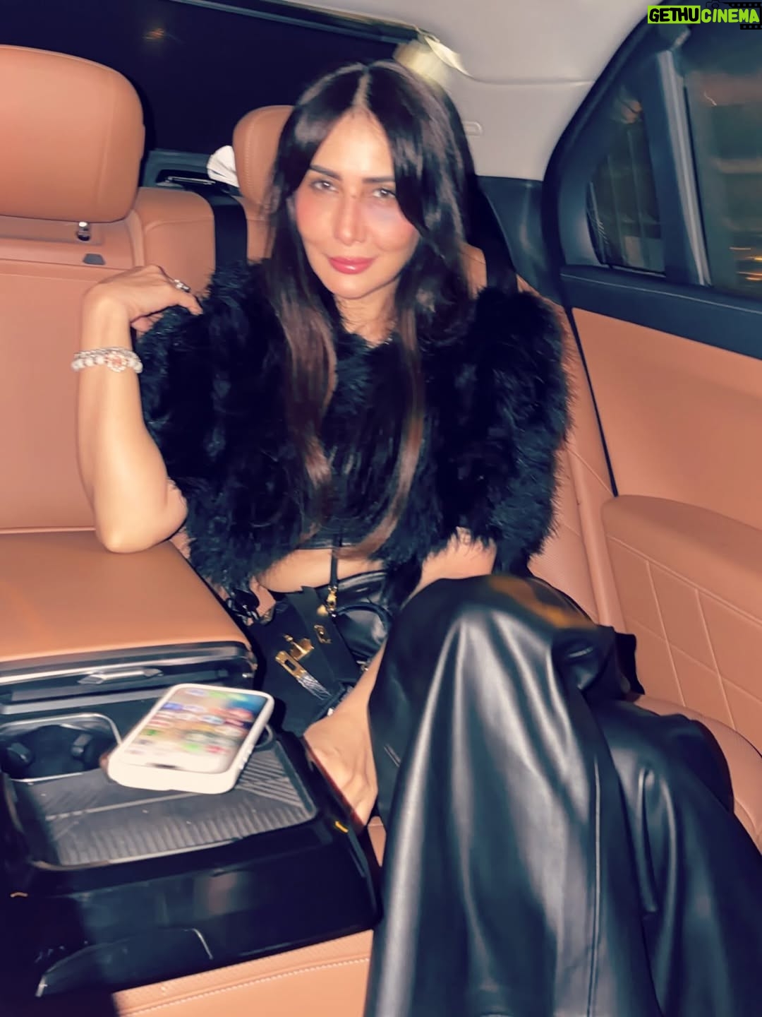 Kim Sharma - 6.8K Likes - #46👯👯🦾🧖🏻‍♀️💆🏻‍♀️🐭💅🏻🥚🎁🍳🐭🍱🍸🌈🍰 #iykyk🫵🏻