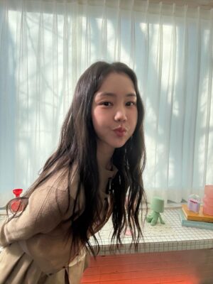 Kim Ye-won Instagram - 보구싶을 거예요 정말루🫶🏻

여러분의 사랑으로
만개했던 환승연애4 🌼
시즌4를 회상하며 5와의 재회를 기대해주세요 :)

(근데 아직 특별의 22회가 남았답니다 오예 :p🤍)

#환승연애4 #환승연애온더캔버스🎨
@tving.official ⏳⌛️❤️‍🔥