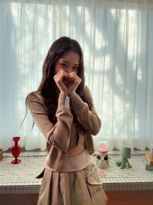 Kim Ye-won Instagram - 보구싶을 거예요 정말루🫶🏻

여러분의 사랑으로
만개했던 환승연애4 🌼
시즌4를 회상하며 5와의 재회를 기대해주세요 :)

(근데 아직 특별의 22회가 남았답니다 오예 :p🤍)

#환승연애4 #환승연애온더캔버스🎨
@tving.official ⏳⌛️❤️‍🔥