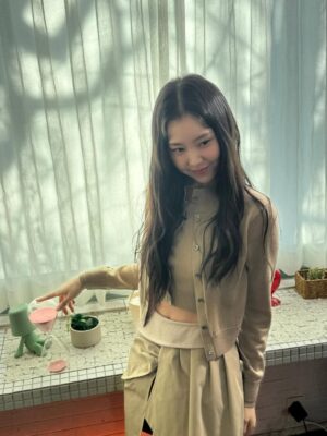 Kim Ye-won Instagram - 보구싶을 거예요 정말루🫶🏻

여러분의 사랑으로
만개했던 환승연애4 🌼
시즌4를 회상하며 5와의 재회를 기대해주세요 :)

(근데 아직 특별의 22회가 남았답니다 오예 :p🤍)

#환승연애4 #환승연애온더캔버스🎨
@tving.official ⏳⌛️❤️‍🔥