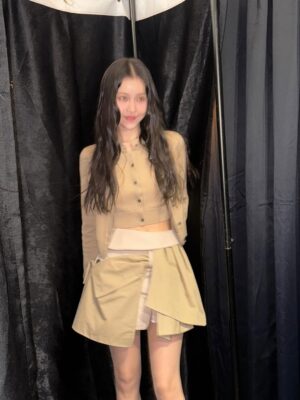 Kim Ye-won Instagram - 보구싶을 거예요 정말루🫶🏻

여러분의 사랑으로
만개했던 환승연애4 🌼
시즌4를 회상하며 5와의 재회를 기대해주세요 :)

(근데 아직 특별의 22회가 남았답니다 오예 :p🤍)

#환승연애4 #환승연애온더캔버스🎨
@tving.official ⏳⌛️❤️‍🔥