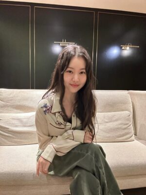 Kim Ye-won Instagram - 보구싶을 거예요 정말루🫶🏻

여러분의 사랑으로
만개했던 환승연애4 🌼
시즌4를 회상하며 5와의 재회를 기대해주세요 :)

(근데 아직 특별의 22회가 남았답니다 오예 :p🤍)

#환승연애4 #환승연애온더캔버스🎨
@tving.official ⏳⌛️❤️‍🔥