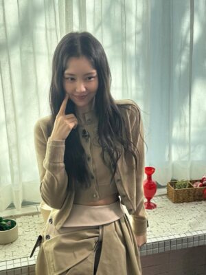 Kim Ye-won Instagram - 보구싶을 거예요 정말루🫶🏻

여러분의 사랑으로
만개했던 환승연애4 🌼
시즌4를 회상하며 5와의 재회를 기대해주세요 :)

(근데 아직 특별의 22회가 남았답니다 오예 :p🤍)

#환승연애4 #환승연애온더캔버스🎨
@tving.official ⏳⌛️❤️‍🔥