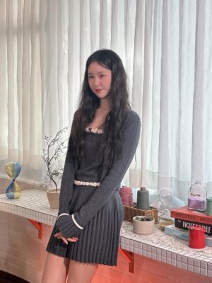 Kim Ye-won Instagram - The land of 러브 ;) 환승연애 🫶🏻💕

8회 환연밤 보내며
9회 환연을 기다려줘요 ♾️🐰🎁

#환승연애4 ⏳💙
@tving.official ✨