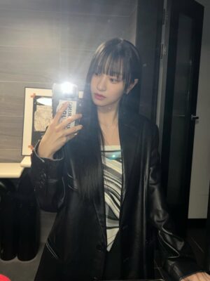 Kim Yi-kyeong Instagram - 너네 집 좋다 백아진? #dearx #친애하는x