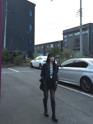 Kim Yi-kyeong Instagram - 너네 집 좋다 백아진? #dearx #친애하는x