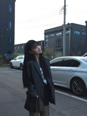 Kim Yi-kyeong Instagram - 너네 집 좋다 백아진? #dearx #친애하는x