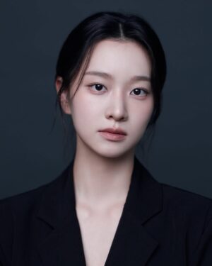 Kim Yi-kyeong Instagram - NEW