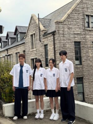 Kim Yi-kyeong Instagram - 사실은 백아진 껌딱지 #친애하는x