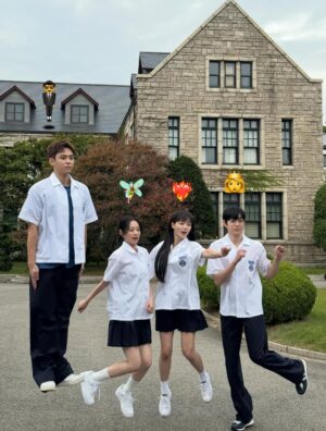 Kim Yi-kyeong Instagram - 사실은 백아진 껌딱지 #친애하는x