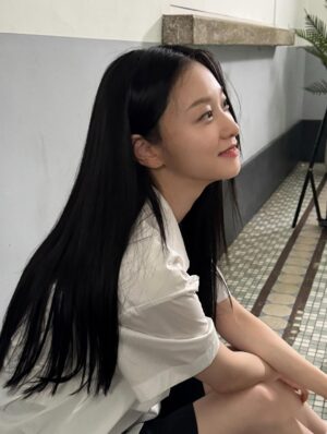 Kim Yi-kyeong Instagram - 심!성!희! #친애하는x