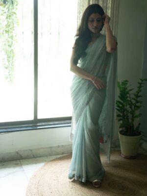Konkona Sen Sharma Instagram - Metro… In Dino promotions on a cloudy dreamy day!

Styled by @damini_styles 
Saree: @tokreeshopjaipur 
@vermillionpromotions 
Jewellery: @anumerton 
Makeup: @seldon_makeup 
Hair: @nimishahshah210 
📸: @kannasrihari