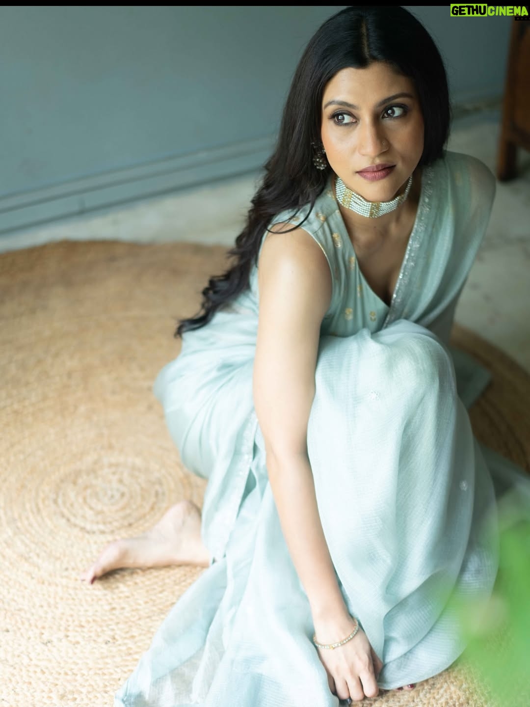 Konkona Sen Sharma - 151.9K Likes - Metro… In Dino promotions on a cloudy dreamy day!

Styled by @damini_styles 
Saree: @tokreeshopjaipur 
@vermillionpromotions 
Jewellery: @anumerton 
Makeup: @seldon_makeup 
Hair: @nimishahshah210 
📸: @kannasrihari