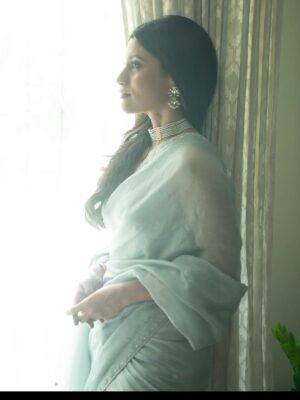 Konkona Sen Sharma Instagram - Metro… In Dino promotions on a cloudy dreamy day!

Styled by @damini_styles 
Saree: @tokreeshopjaipur 
@vermillionpromotions 
Jewellery: @anumerton 
Makeup: @seldon_makeup 
Hair: @nimishahshah210 
📸: @kannasrihari