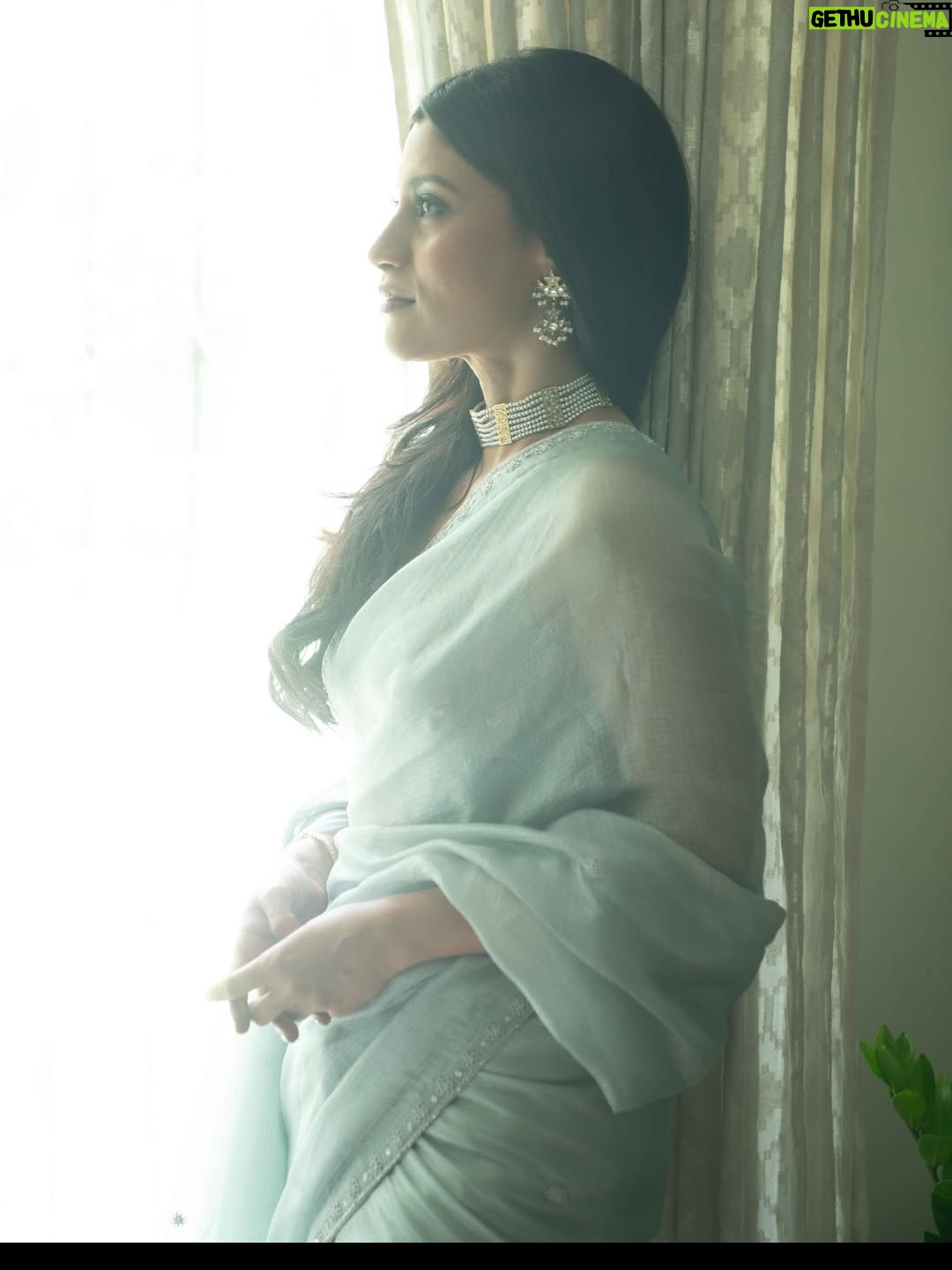 Konkona Sen Sharma - 151.9K Likes - Metro… In Dino promotions on a cloudy dreamy day!

Styled by @damini_styles 
Saree: @tokreeshopjaipur 
@vermillionpromotions 
Jewellery: @anumerton 
Makeup: @seldon_makeup 
Hair: @nimishahshah210 
📸: @kannasrihari