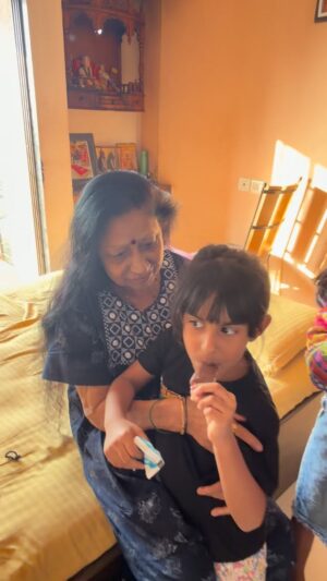 Kranti Redkar Instagram - Old style parenting 🤪🙌🏻
