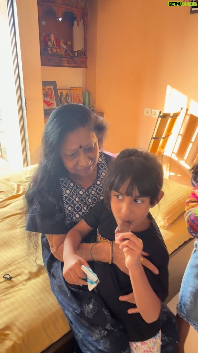 Kranti Redkar - 38.6K Likes - Old style parenting 🤪🙌🏻