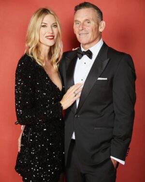 Kristen Taekman Instagram - Wishing you all a Merry Christmas and a Happy New year! ✨🎄