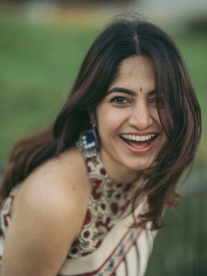 Kushee Ravi Instagram - 🌸
.
.
Pc @portraitsbylokesh 
Saree @thenalme 
Blouse @maayarangdesignstudio 
M&H your own KR