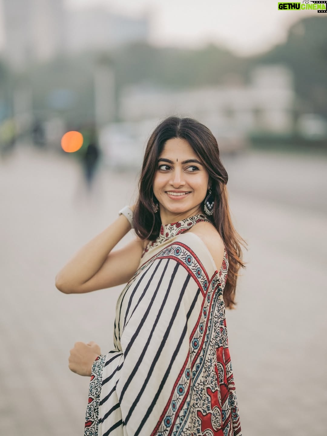 Kushee Ravi - 20K Likes - 🌸
.
.
Pc @portraitsbylokesh 
Saree @thenalme 
Blouse @maayarangdesignstudio 
M&H your own KR