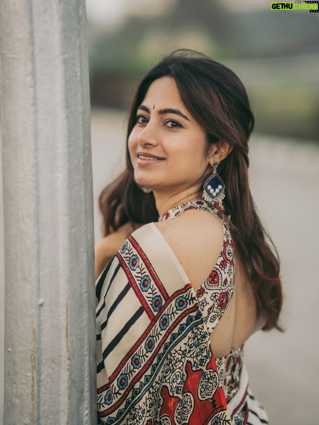 Kushee Ravi - 20K Likes - 🌸
.
.
Pc @portraitsbylokesh 
Saree @thenalme 
Blouse @maayarangdesignstudio 
M&H your own KR