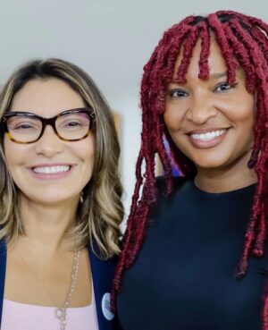 Larissa Luz Instagram - Fui convidada pra cantar no planalto central para nosso presidente @lulaoficial , janja e um monte de gente importante na construção de uma realidade menos assombrosa pras mulheres. Quando fui descendo a rampa fui pensando tanta coisa. Em como nossa arte pode servir nesse lugar de transformar o entorno. Em como sou certa dessa escolha de fazer da minha arte corpo e voz, ferramentas políticas, em como isso m preenche e me alivia. Poder levar poesia para um momento tão duro ao mesmo tempo tão necessário é um atravessamento de esperançar ! Muito obrigada pelo convite @lulaoficial , e por interceder através da provocação de janja, nesse contexto terrível no qual estamos inseridas ! 🙏🏾🥹❤️
🙏🏾@pivetpanda pelo acompanhamento luxuoso
📸 @ricardostuckert
@claudiokbene
@thetruestarchild