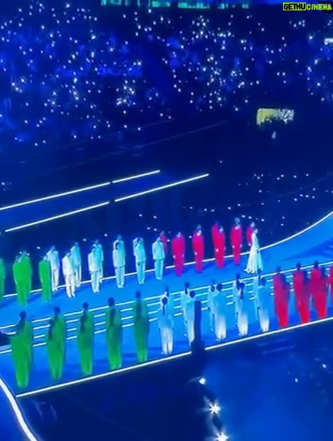 Laura Pausini - 253.9K Likes - L’Italia Chiamò 🤍
È stato un onore e un’emozione indescrivibile poter cantare l’Inno della nostra Nazione davanti al nostro amato Presidente Mattarella e di fronte al mondo alla cerimonia di apertura dei Giochi Olimpici invernali Milano Cortina 2026.

Insieme al Maestro Andrea Farri in questi ultimi mesi abbiamo pensato e preparato questa versione dell’Inno orchestra e voce che spero vi sia piaciuta ; lo ringrazio per avermi seguita con amore e per avermi aspettata  con pazienza dai miei impegni da montagne russe  e ringrazio tutti i musicisti che mi hanno accompagnata con la loro maestria e arte. 

Ringrazio il mio preziosissimo staff @fabriziacerciello @silvia.pausini @nicoleenina @yourmotherknows @penelopeonweb @eleesantich @danielazeqo @monica_serani Max Gentile @carolileal e la mia famiglia a casa ma sempre presente..come potrei fare senza di voi? 🌶️

E poi Roberta e Silvana Armani, @stellagiannetti, per l’amore vero che ogni volta ricevo nella grande famiglia di @giorgioarmani: 
Francesco, Rocco, Sebastiano, Annalisa e la premiere Malin 🌷 siete veramente professionisti e persone speciali 

Ringrazio inoltre  @giovannimalago 
@charlizeafrica, @ceciliabartoli, @eugenia.bruni, @marcomaccarini, @nicolettamantovani e i nostri corazzieri italiani, dolcissimi con me.

Infine grazie a @marcobalich_bws, il suo preparatissimo staff e tutti coloro che mi hanno permesso di vivere un altro momento indimenticabile della mia carriera ma soprattutto della mia vita.

Questa, davvero, è stata un’esperienza  storica. E l’affetto che ho ricevuto stasera dal pubblico allo stadio e poi dal resto del mondo mi ha sinceramente commossa. 
Grazie. 

Buona Fortuna a tutti gli atleti 
Laura 🤍

Posted by LPSTAFF 
Press Agency @goigest