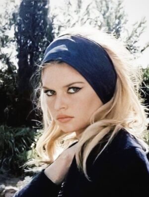 Laura Smet Instagram - Que Dieu vous garde 🙏 chère Brigitte Bardot, on va essayer d'être à la hauteur pour la suite de votre combat pour la protection des animaux 🙏♥️ #icon #cinema #brigittebardot #restinpeace🕊️